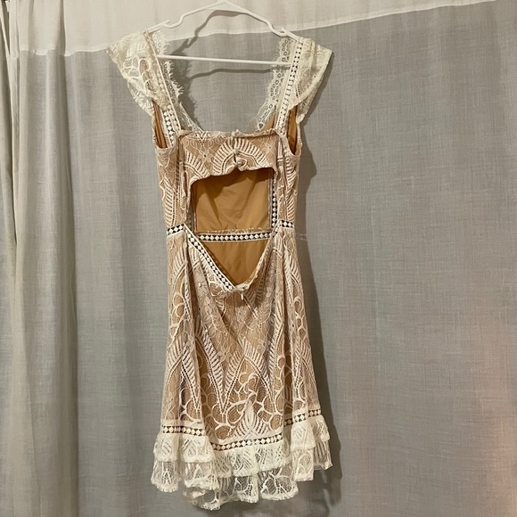 White lace dress - Picture 2 of 5